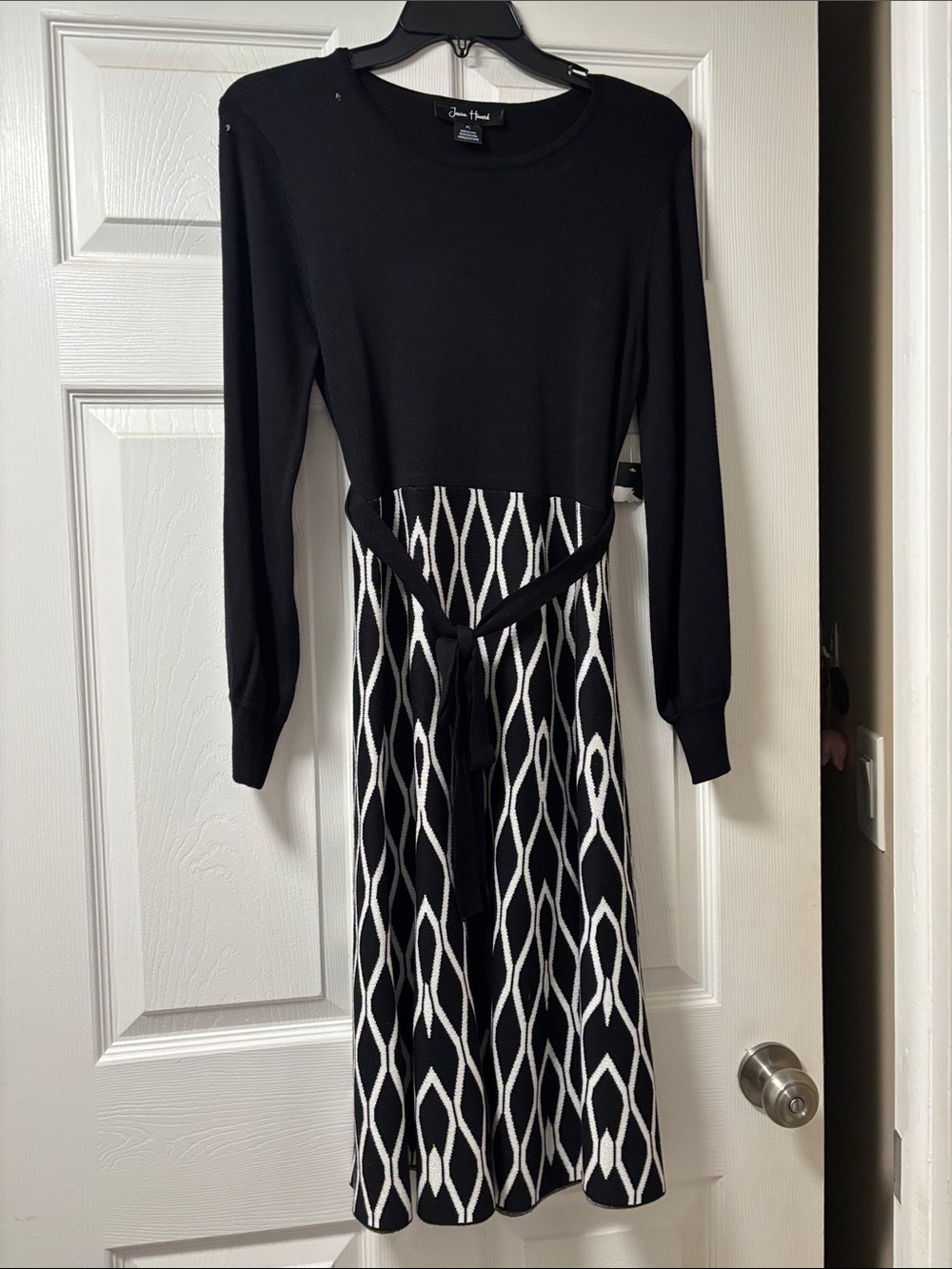Jessica Howard Black and White Long Sleeve Knit Dress